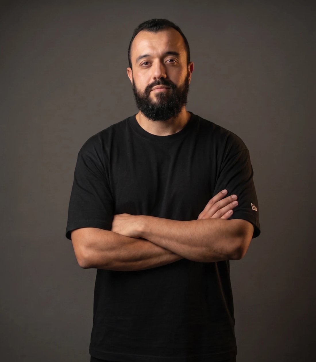 Coach JOTAPE de braços cruzados